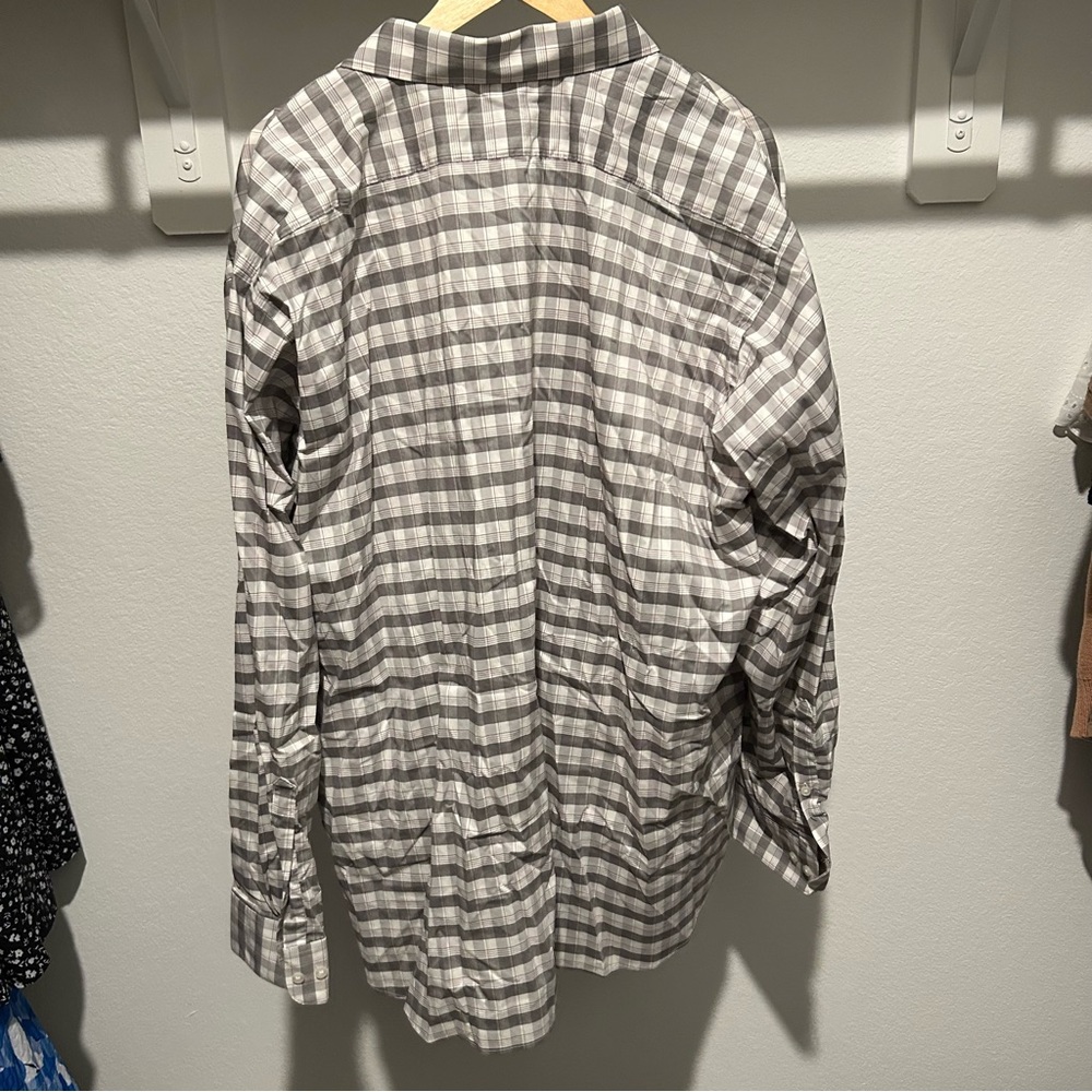 🌿 Van Heusen Gray and White Plaid Shirt - Picture 3 of 3